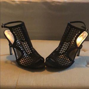 Peep toe Black High Heels Madden Girl